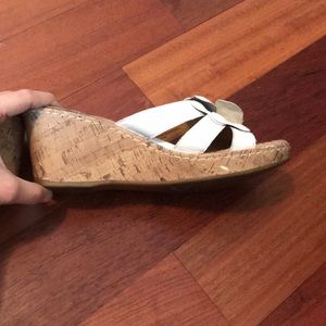 boc wedges with flowers